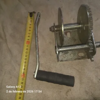 Cabrestante para remolque o para otras utilidades