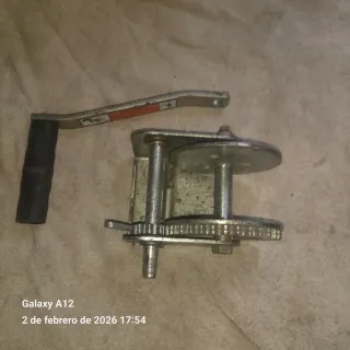 Cabrestante para remolque o para otras utilidades