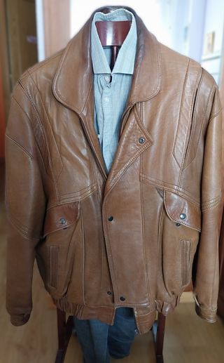 Cazadora de cuero marrón