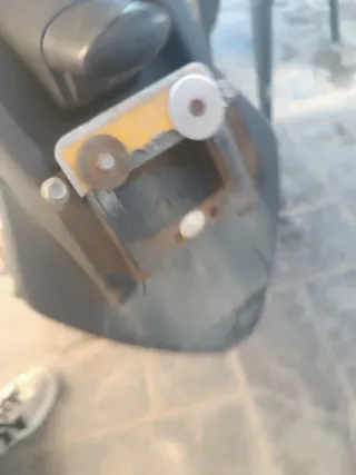 Filtro y porta matrícula Keeway negro