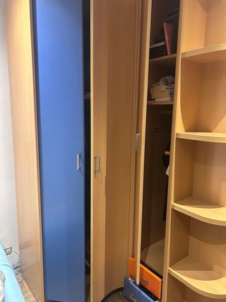 Armario esquinero madera y plástico