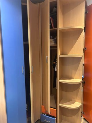 Armario esquinero madera y plástico