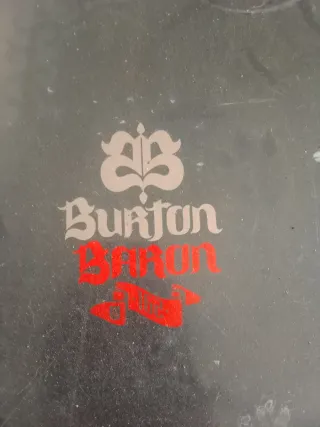 Tabla Snowboard y Esquís con Bastones