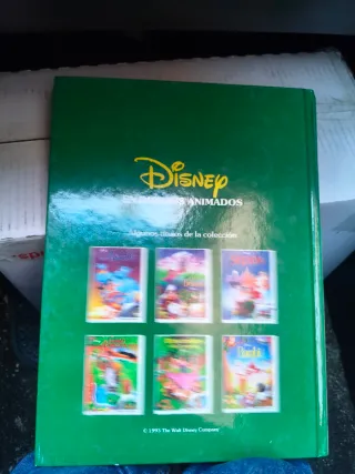 Lote de dos cuentos de Disney,