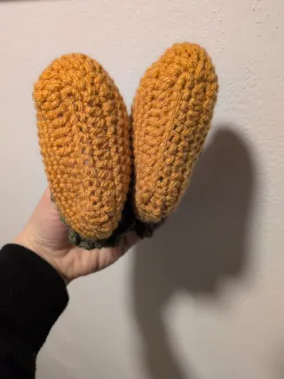 Scarpine neonato uncinetto arancioni e verdi