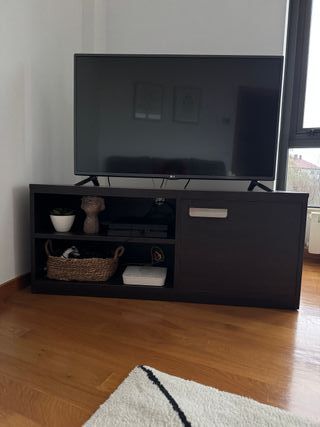 Mueble TV madera y plástico