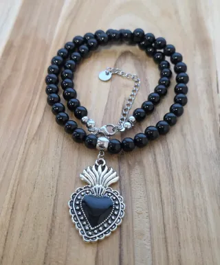 Collana con ciondolo cuore sacro nero