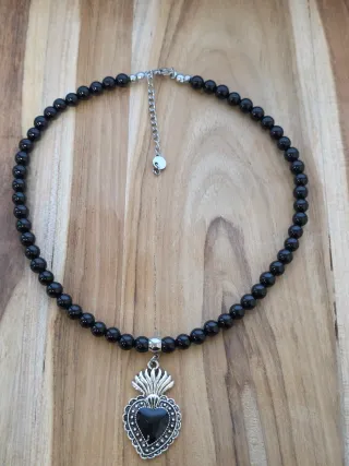 Collana con ciondolo cuore sacro nero