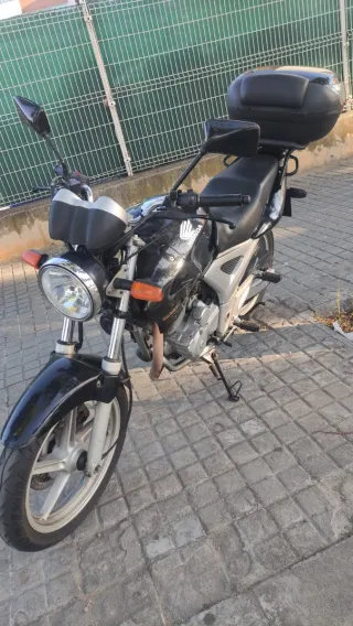Honda CBF 250 c.c. Negra