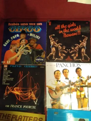 Tocadiscos Vintage Madera y Negro y lote de discos