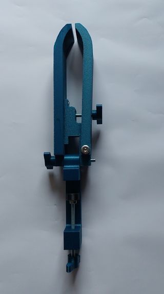 Suporte de mesa para costura manual