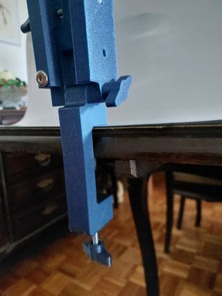 Suporte de mesa para costura manual