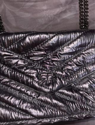 Bolso Parfois plateado acolchado