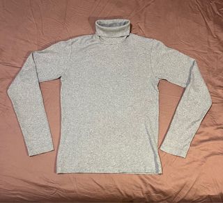 Suéter Zara cuello alto gris claro