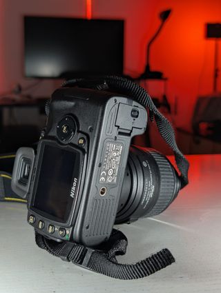 Cámara Nikon D60 con accesorios