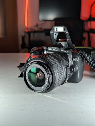 Cámara Nikon D60 con accesorios