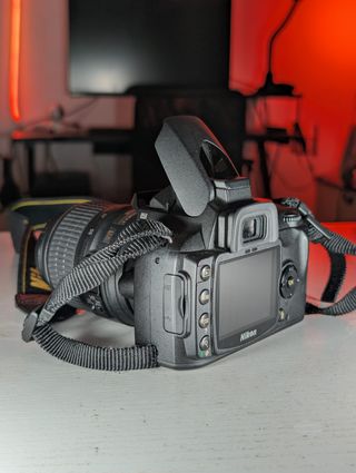 Cámara Nikon D60 con accesorios