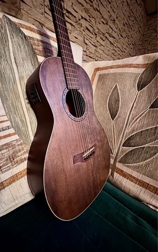 Guitarra Parlor Baton Rouge X11LS/PE-SCC.