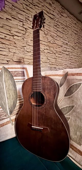 Guitarra Parlor Baton Rouge X11LS/PE-SCC.