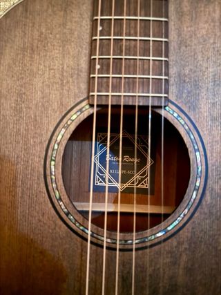 Guitarra Parlor Baton Rouge X11LS/PE-SCC.