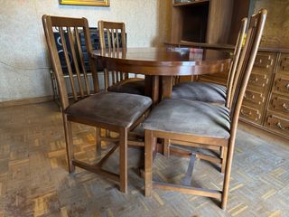 Mesa redonda de madera con 4 sillas