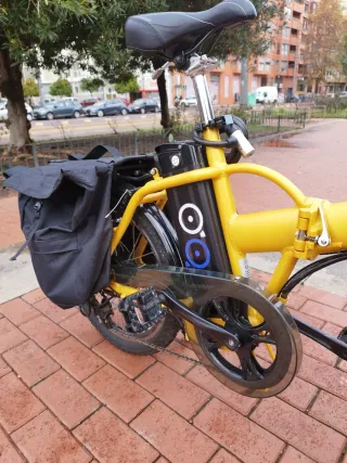 Bicicleta Eléctrica Plegable con Alforjas