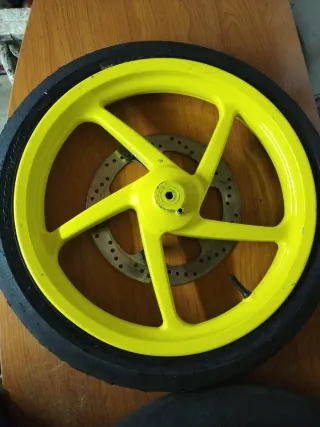 Llantas Aprilia Amarillas