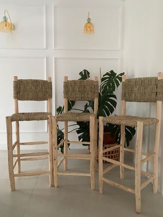 Taburete de madera y cuerda