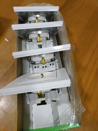 Pack 4 Enchufes Miluz ED