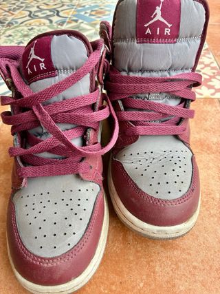 Nike Jordan Gris y Rojo