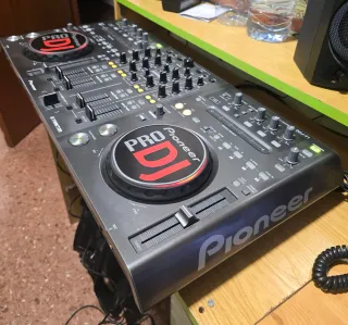Mesa de mezclas DJ Pioneer DDJ T1 4 canales