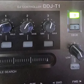 Mesa de mezclas DJ Pioneer DDJ T1 4 canales