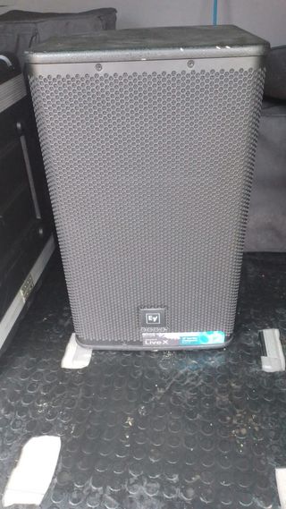 Altavoz Electro-Voice ELX112 + XTI 1002
