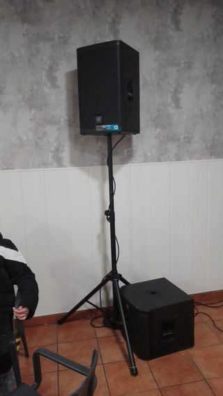 Altavoz Electro-Voice ELX112 + XTI 1002