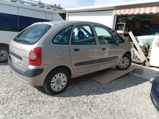 Transpaleta manual 2500kg unidad.