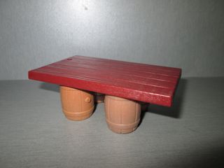 Mesa con Barriles Playmobil.