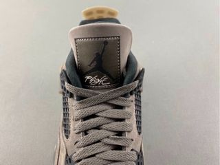 Jordan 4 Marrón/Gris