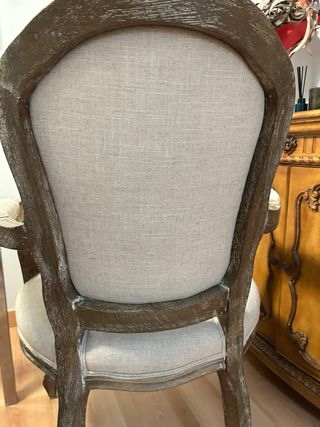 Elegante butaca de madera y tela beige (en venta 2