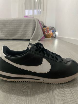 Zapatillas Nike Cortez Negras y Blancas
