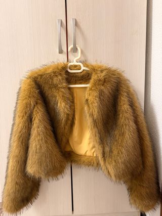 Abrigo pelo sintético marrón y amarillo