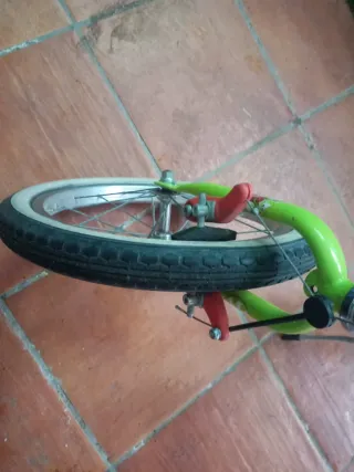 Bicicleta infantil blanca