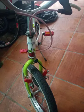 Bicicleta infantil blanca