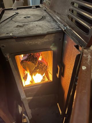 Cocina de leña marrón