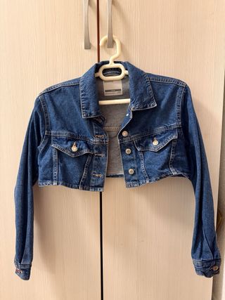 Chaqueta tejana corta Bershka