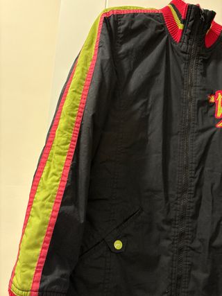 Abrigo Vintage Negro y Rojo