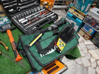 Valigetta 82 pezzi + morsa da banco