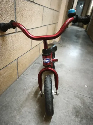 Bicicleta de equilibrio Chicco Roja