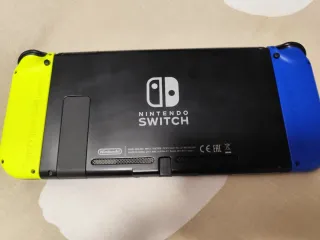 Nintendo Switch Azul y Amarillo