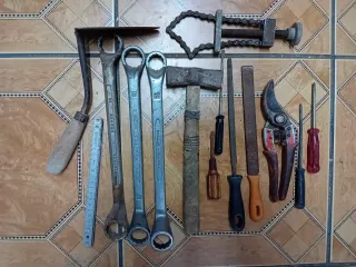 Lote de herramientas manuales