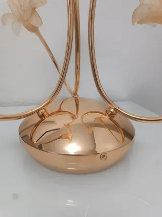 Lámpara de teccho estilo flor dorada